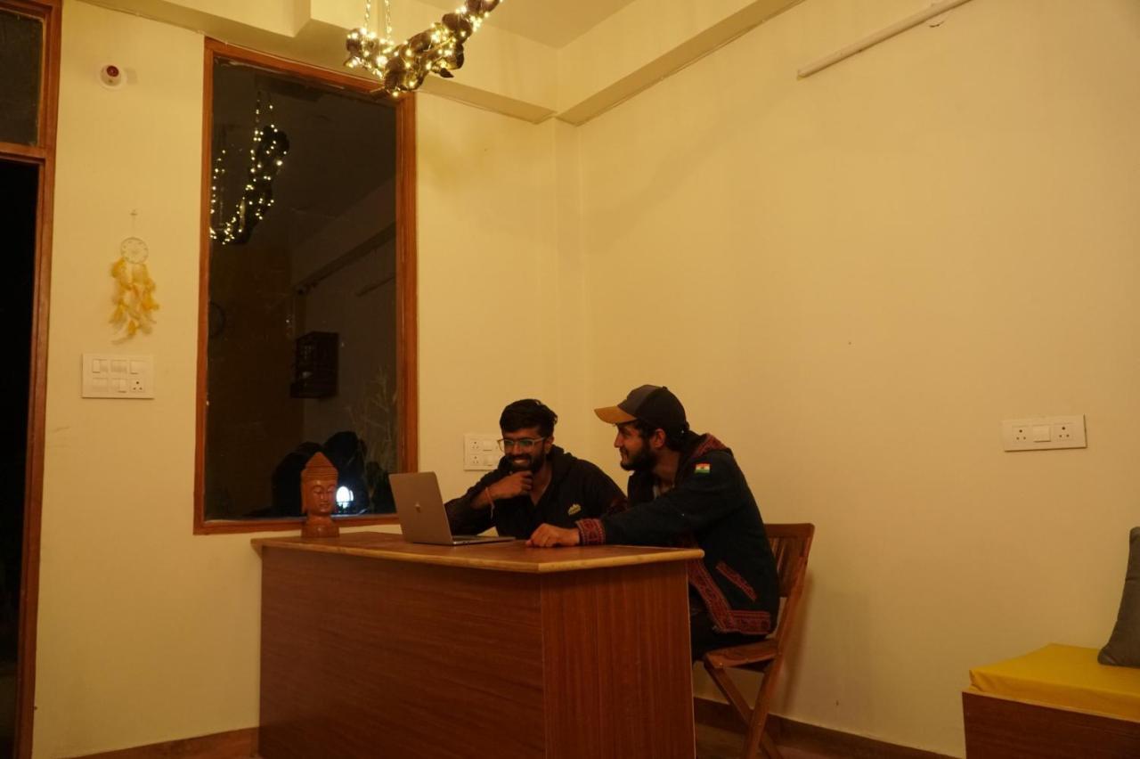 Firefly Hostel มะนาลี ภายนอก รูปภาพ